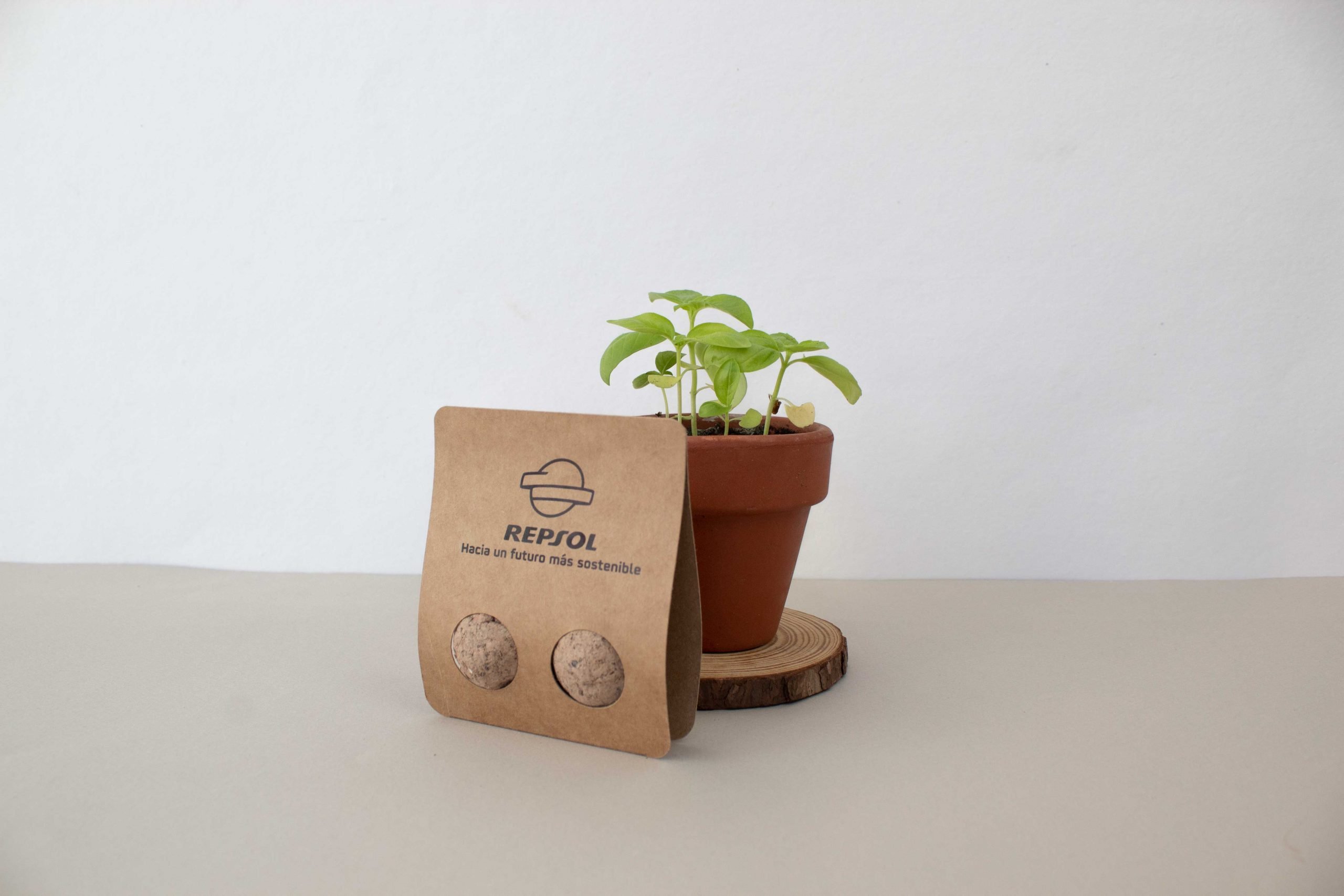 Tarjeta de visita plantable L'Occitane Francia