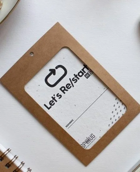 funda acreditacion de papel sostenible blanca