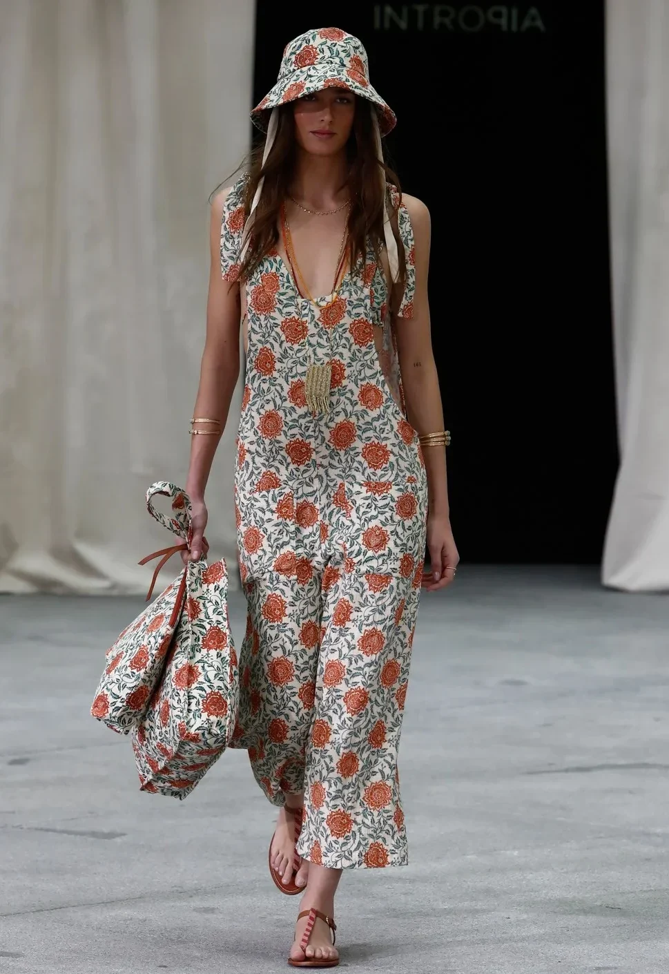 Hoss Intropia tarjetón A5