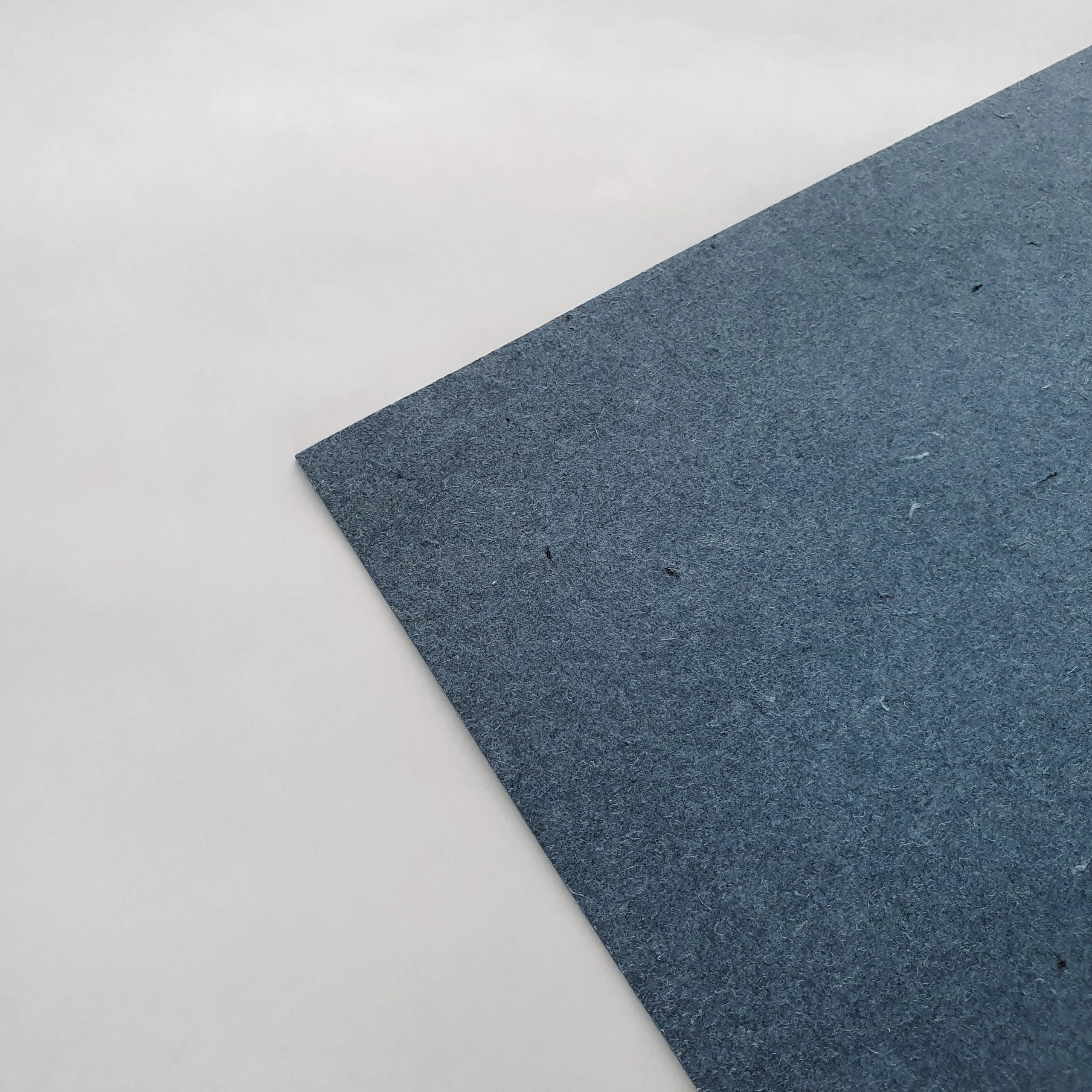 CRUDO-Papeles-sostenibles-detalle-denim-cuadrado