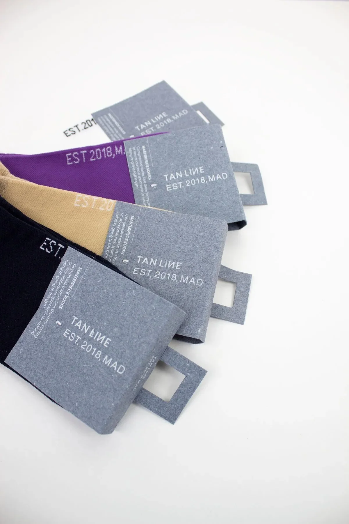 Tan Line Un packaging sostenible de calcetines