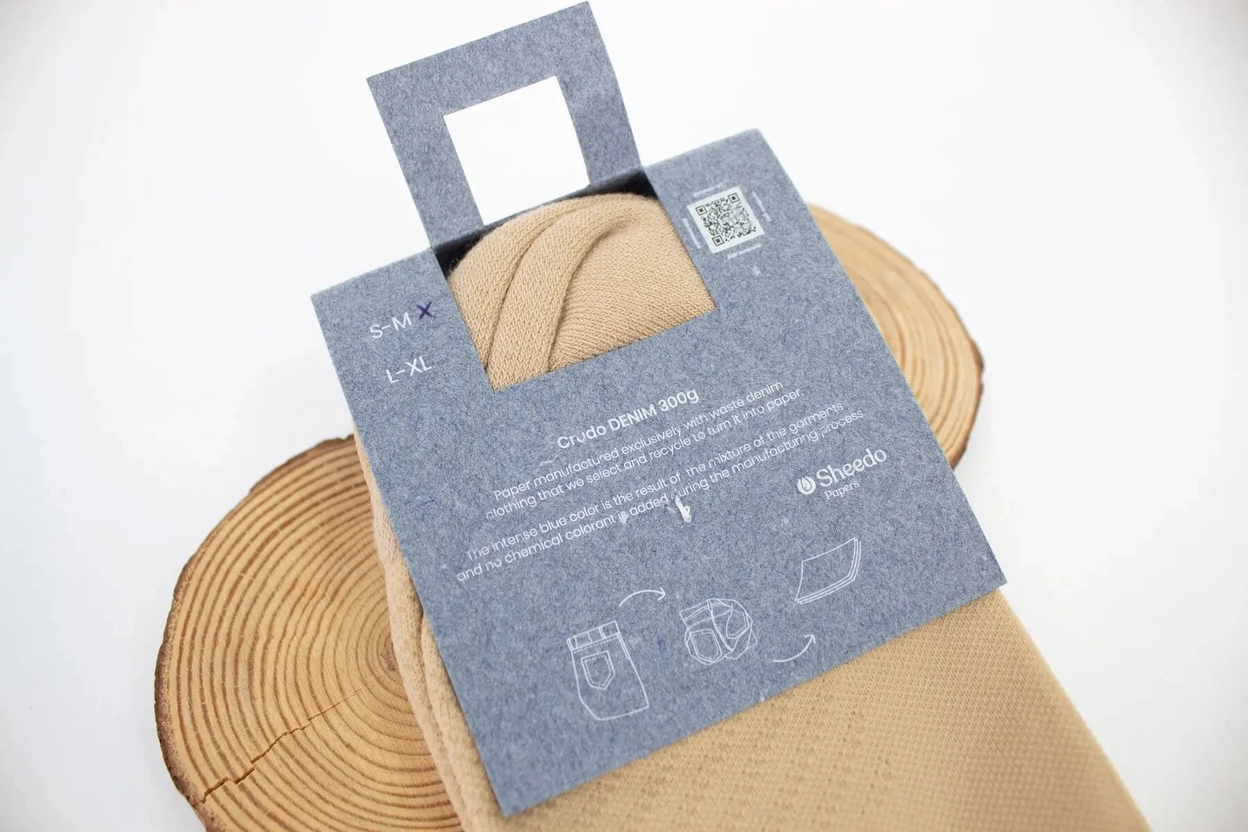 Tan Line Un packaging sostenible de calcetines