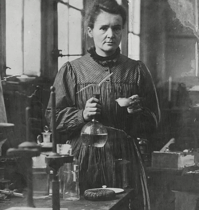 regalos corporativos dia de la mujer marie curie