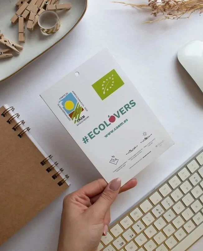 funda acreditacion de papel sostenible blanca