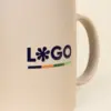 Taza beige para personalizar con detalle logo azul