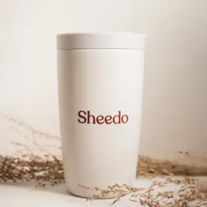 taza termo personalizada con logo fondo beige