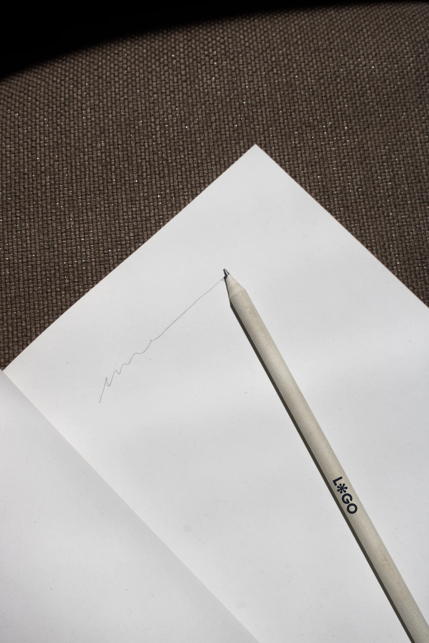  "Crayon écologique personnalisé avec carnet recyclé ouvert