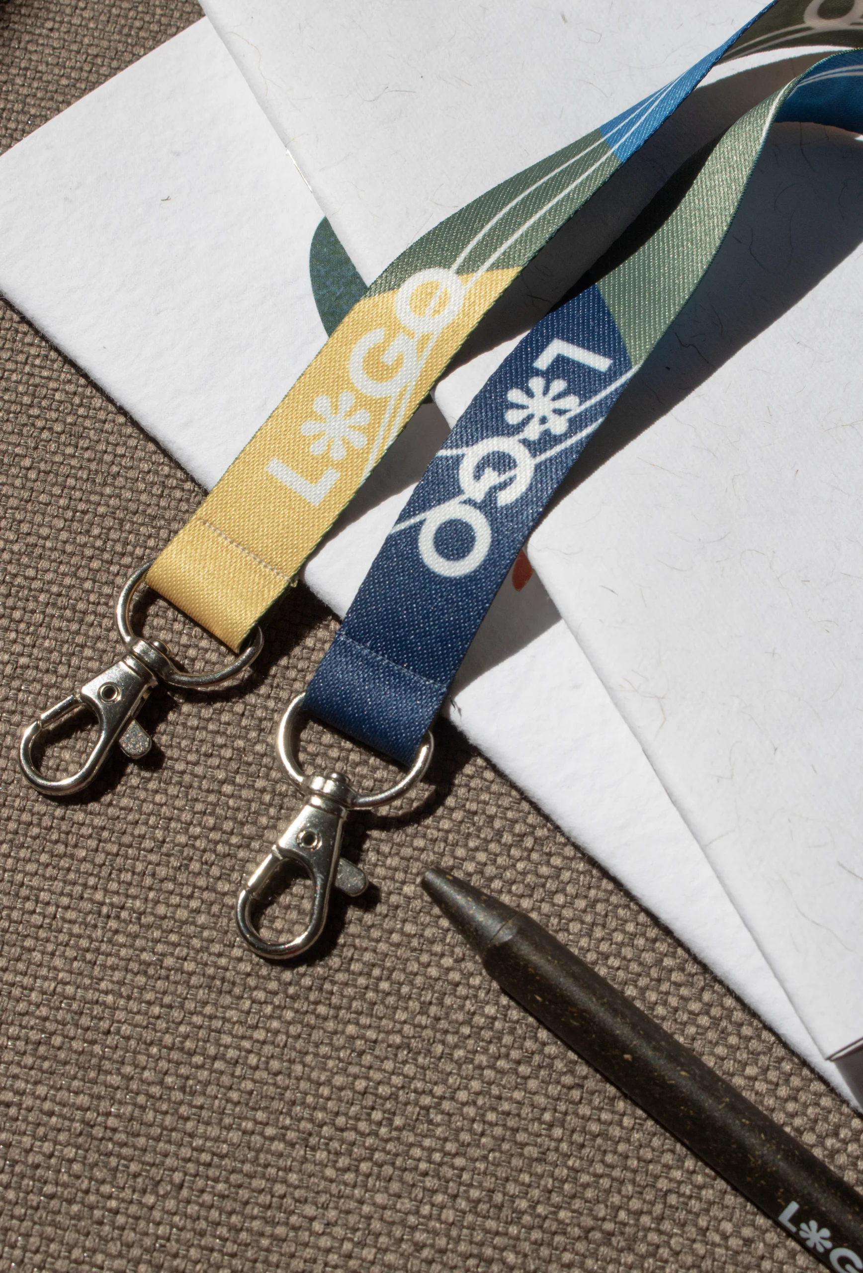 Lanyards RPET doble mosquetón personalizado con logo