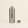 Botella acero inoxidable personalizada abierta con tapón fondo beige