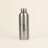 Botella acero inoxidable personalizada con logo frontal fondo beige