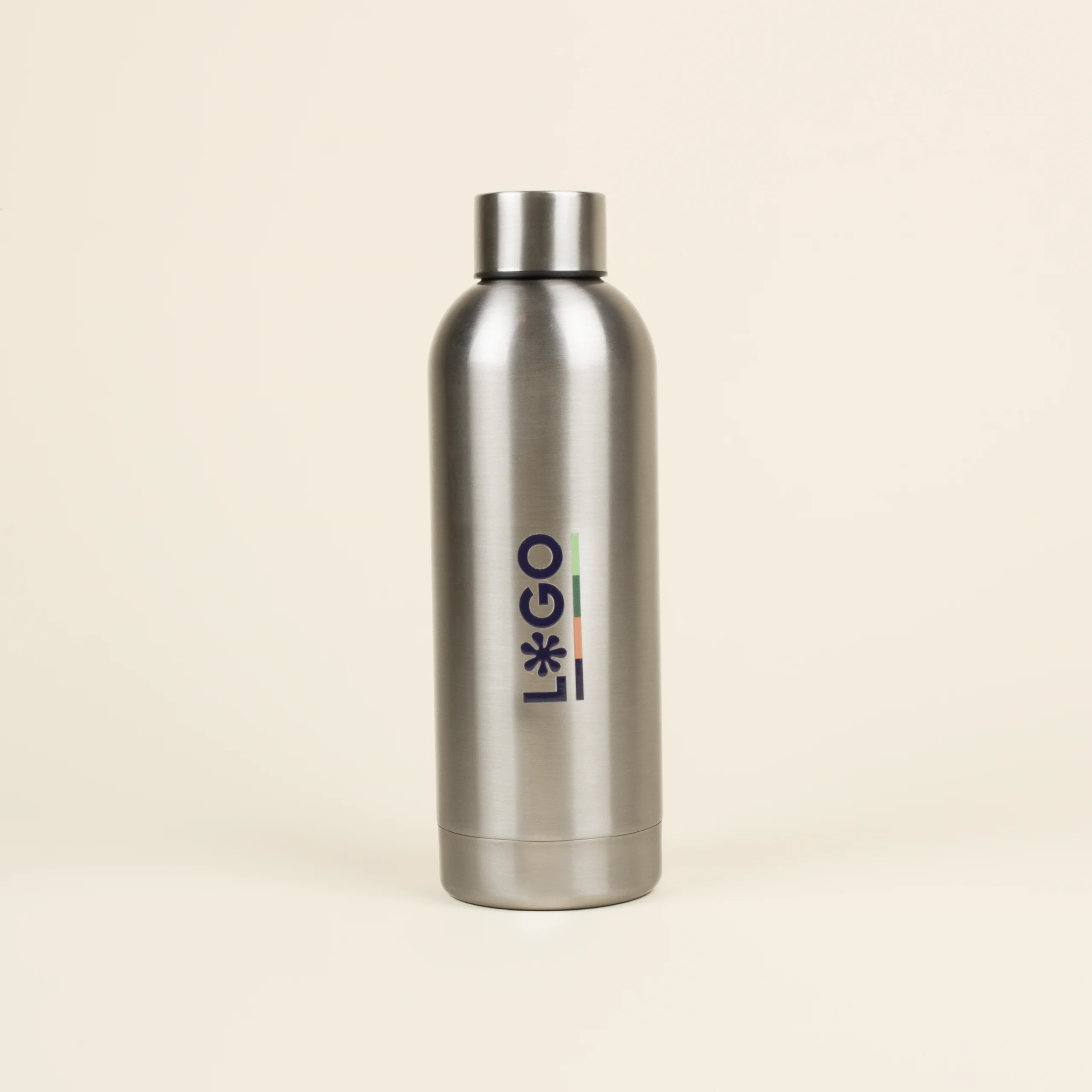 Botella acero inoxidable personalizada con logo frontal fondo beige