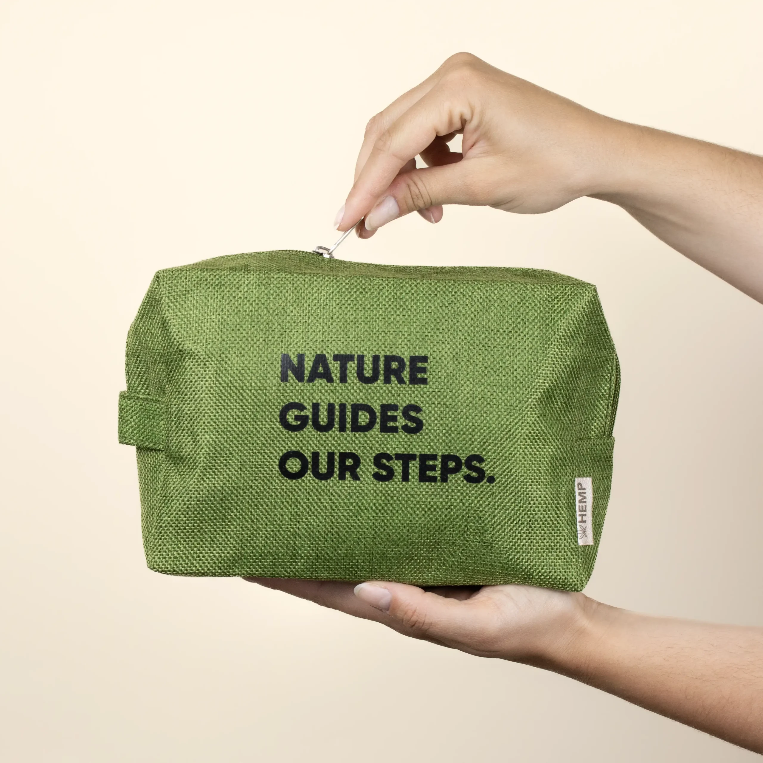 Neceser personalizable HENNA Verde Mano Neceser personalizado verde texto negro modelo manos