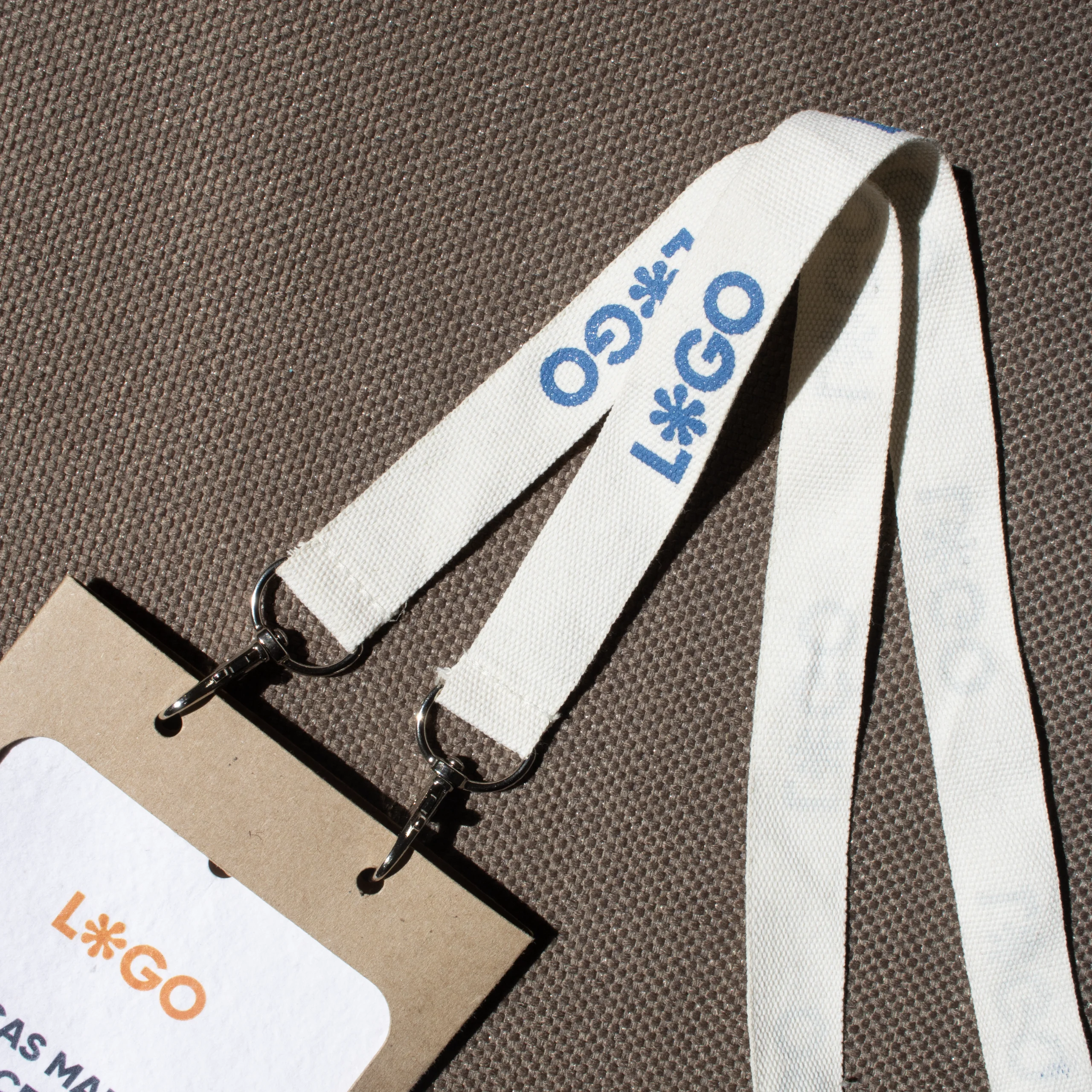 Lanyard algodón doble mosquetón logo azul y acreditación