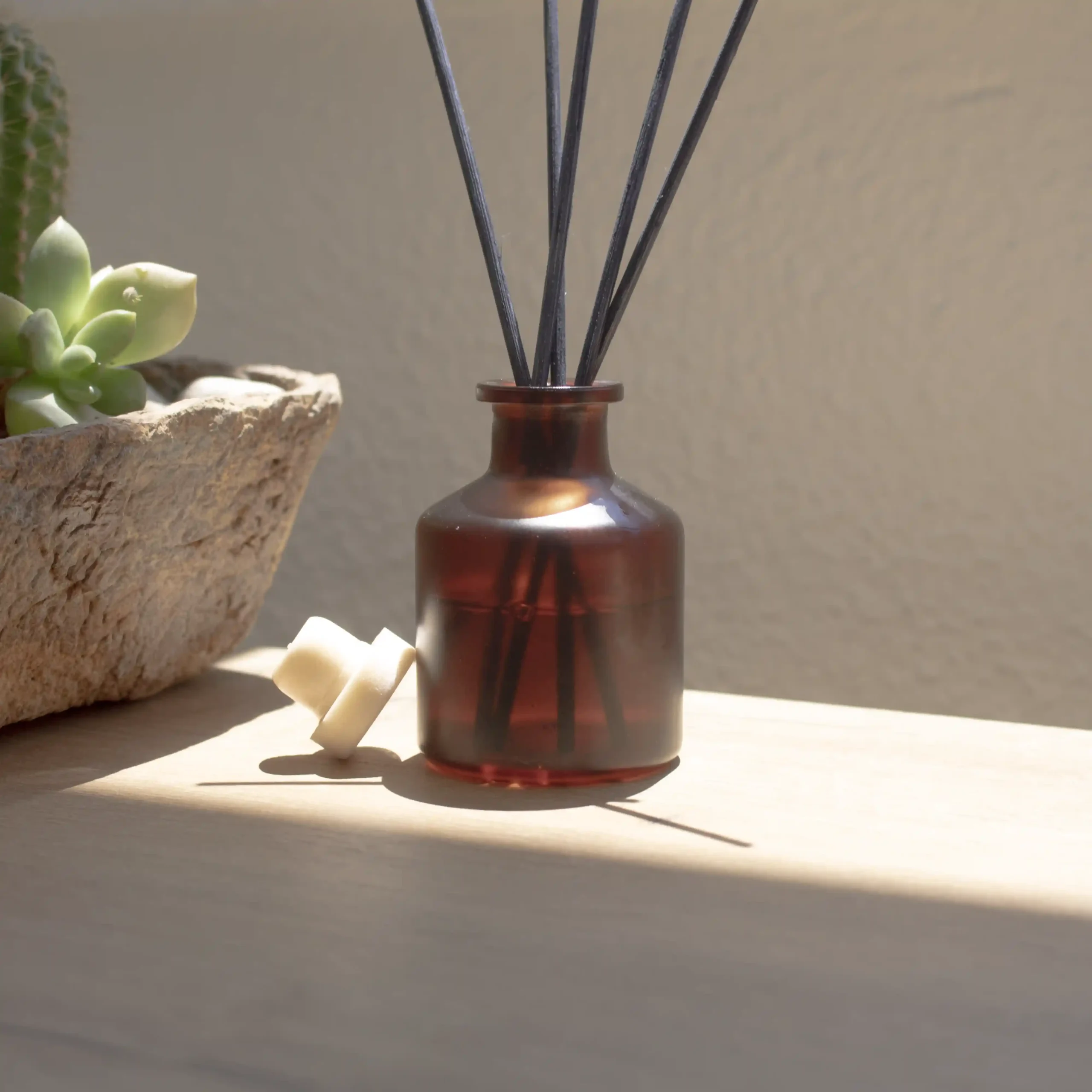 Ambientador mikado personalizado de vidrio marrón