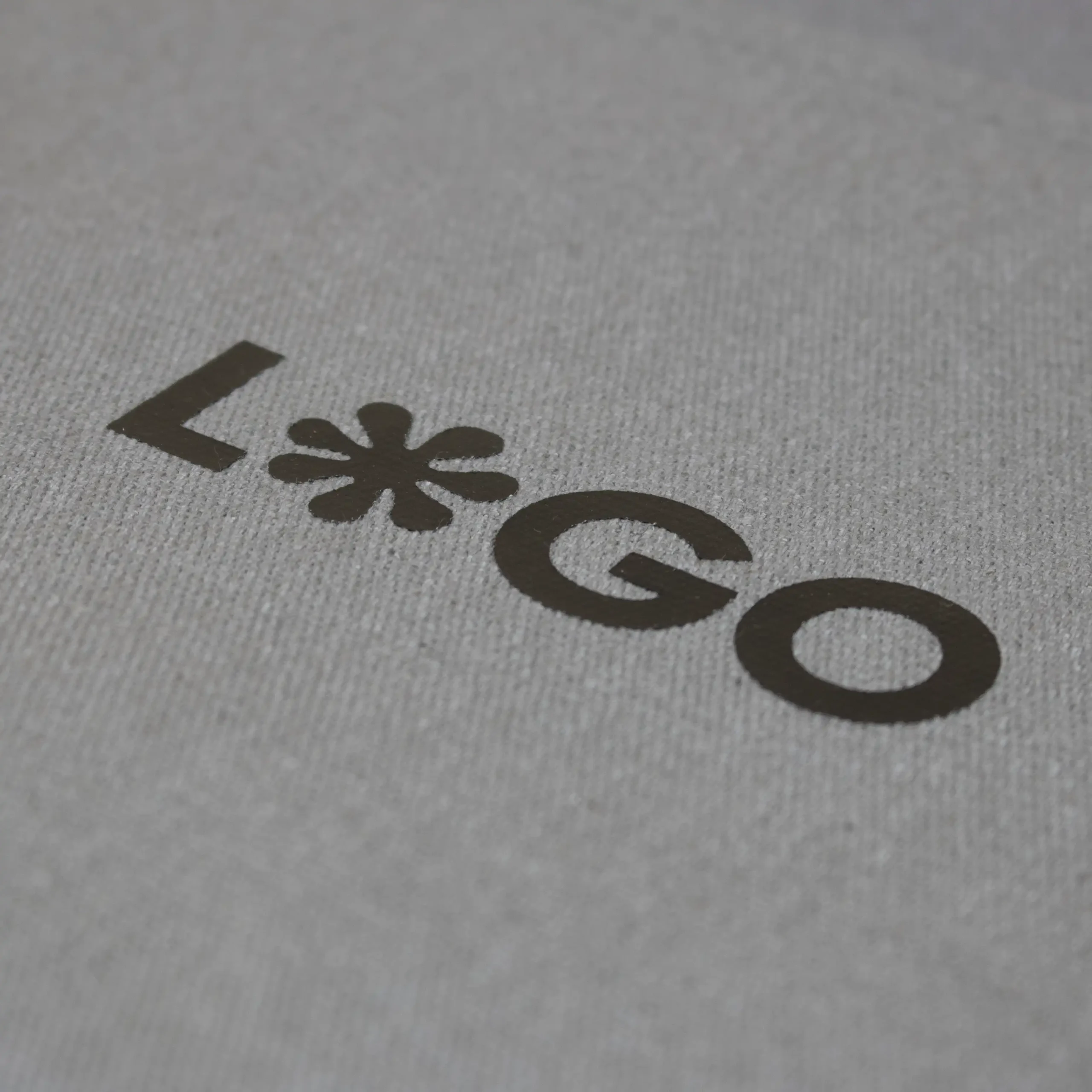 Funda portátil gris 14 pulgadas personalizada con logo negro