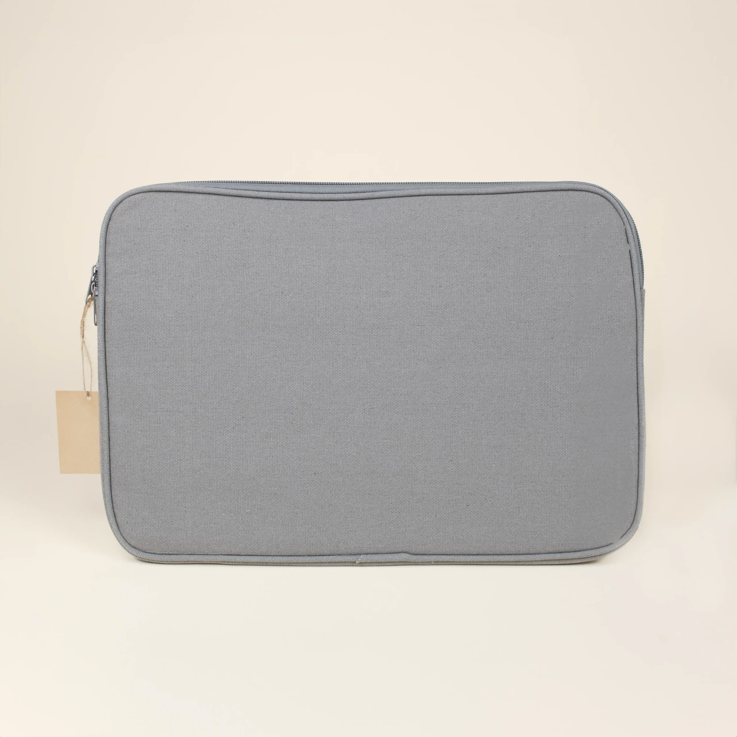 Funda portátil gris 14 pulgadas fondo beige