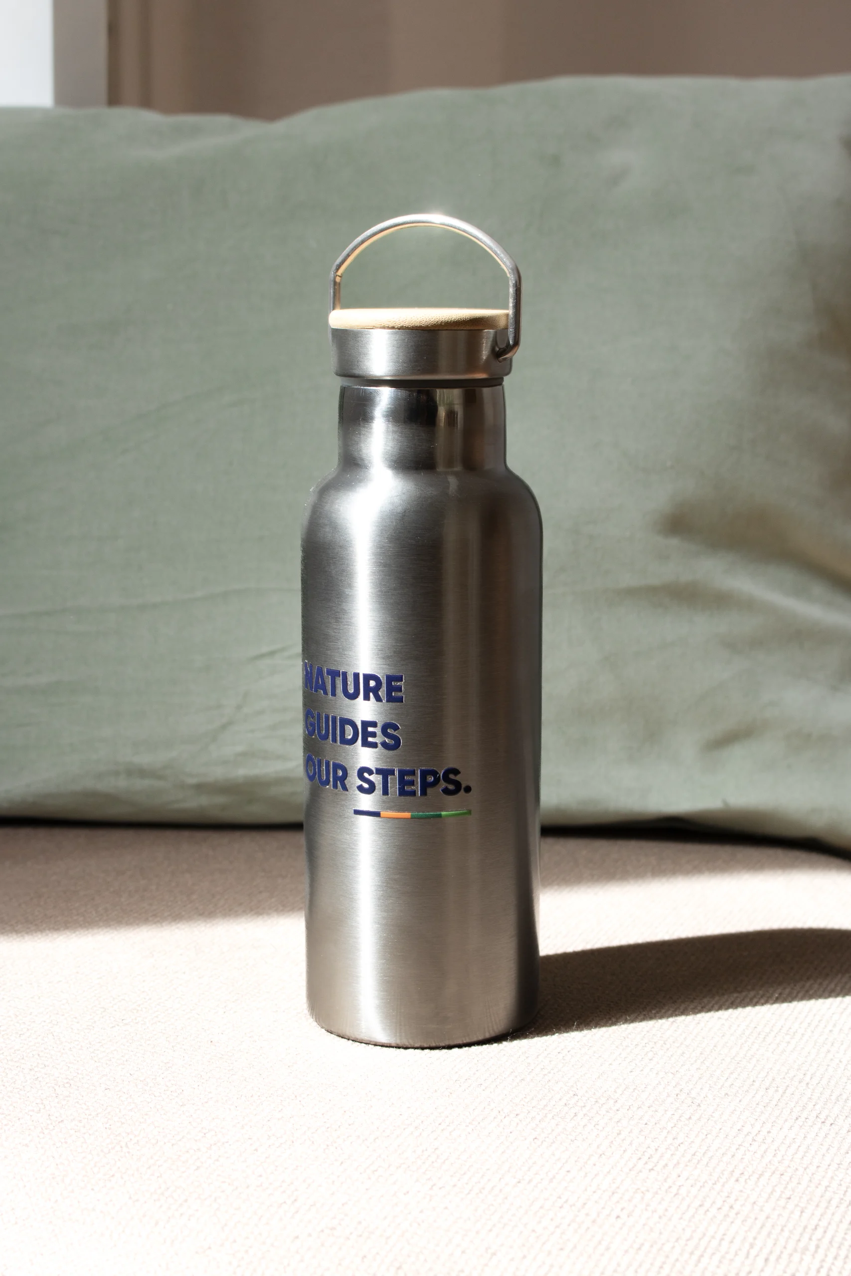 Botella térmica 500 ml personalizada fondo cojín verde