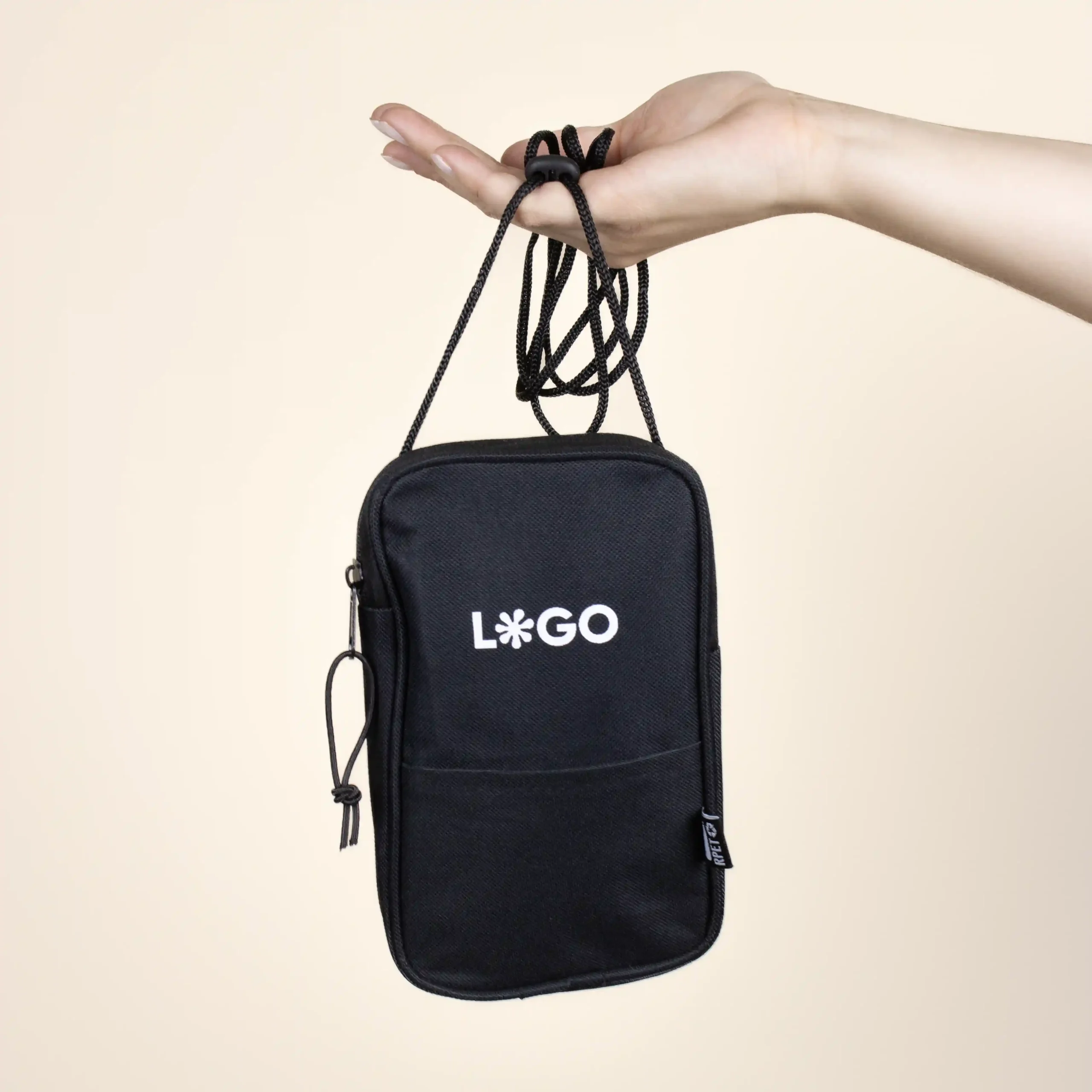 Riñonera portamóvil personalizada negra modelo mano