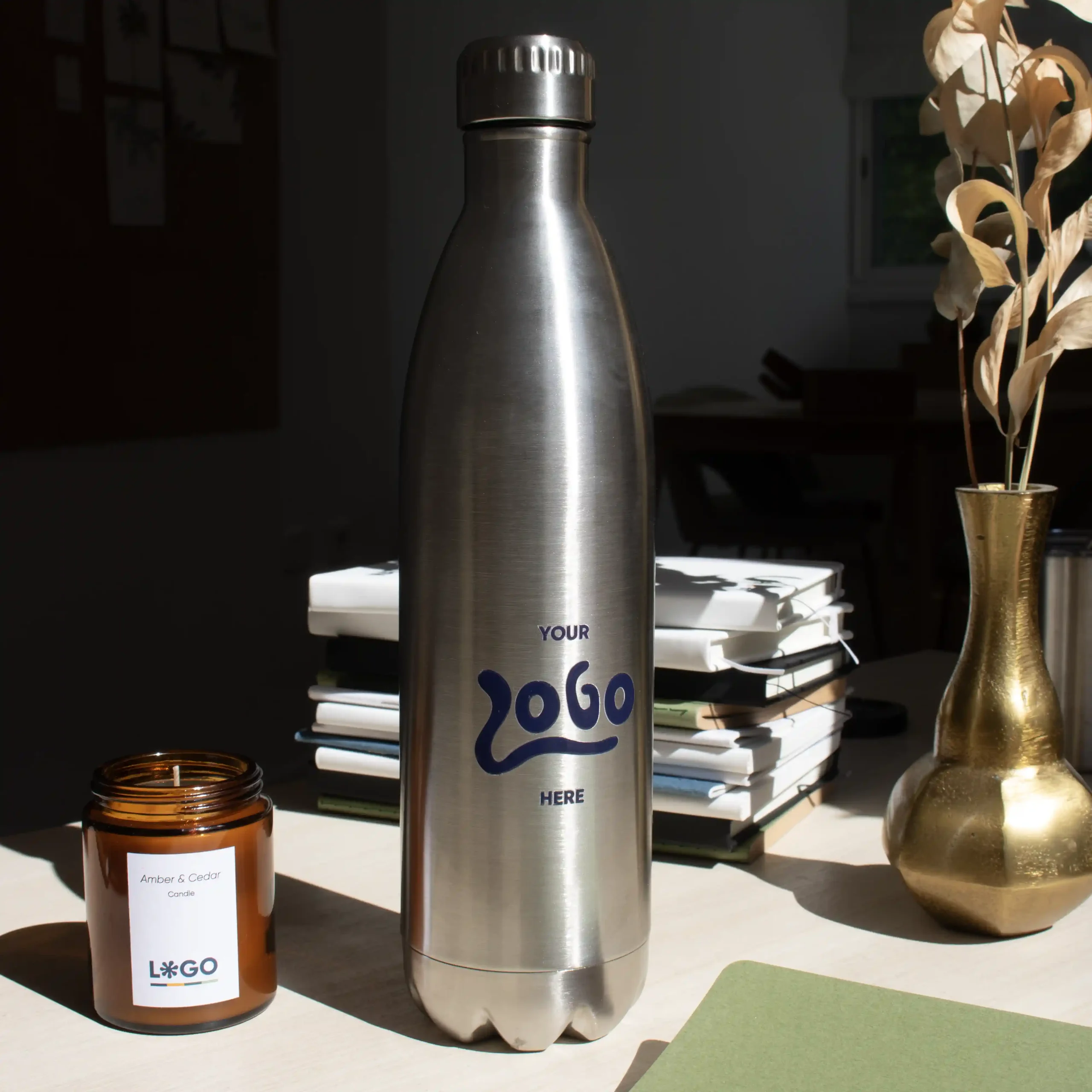 Botella térmica 850ml personalizada logo azul vela y cuaderno verde