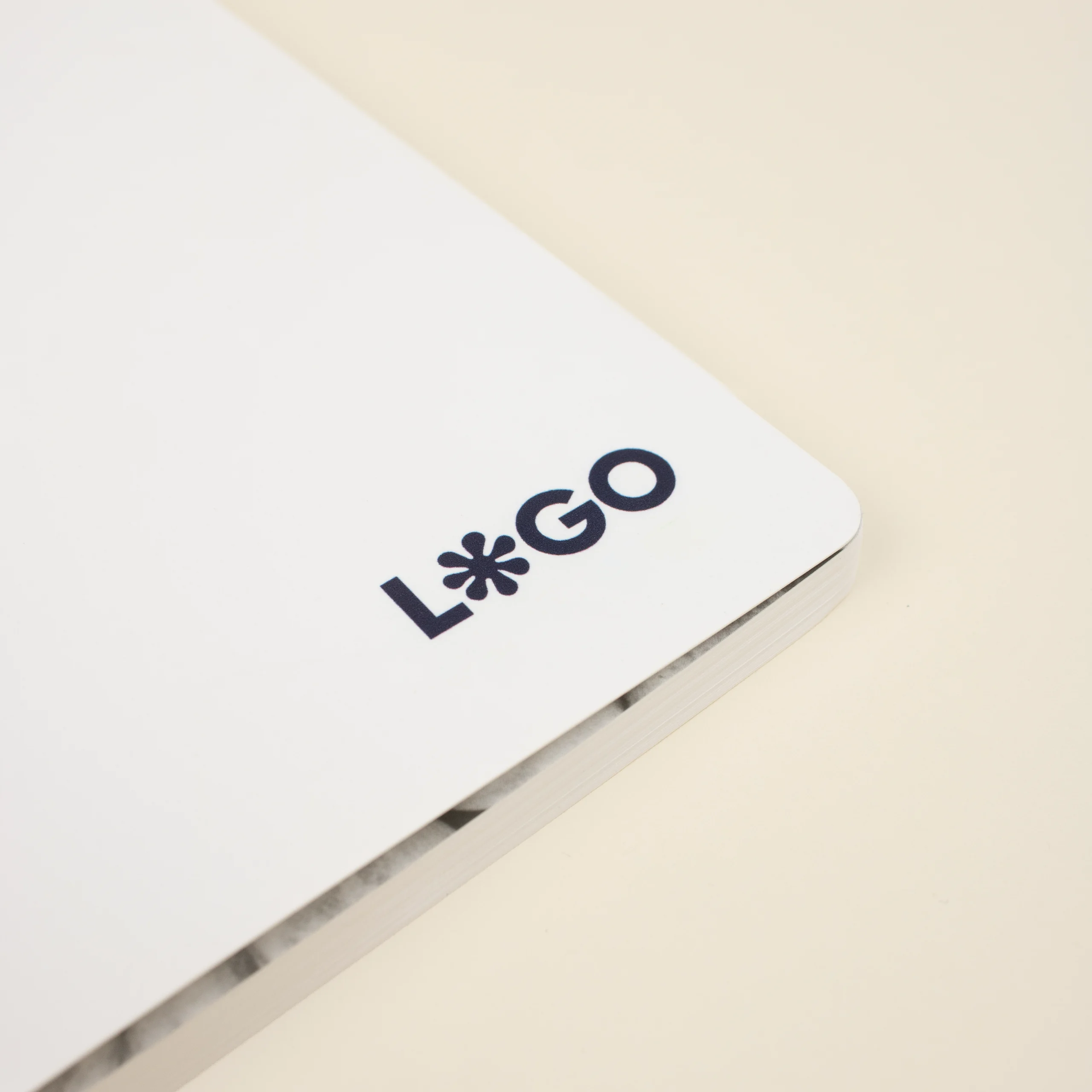 Cuaderno papel de piedra blanco personalizado logo azul