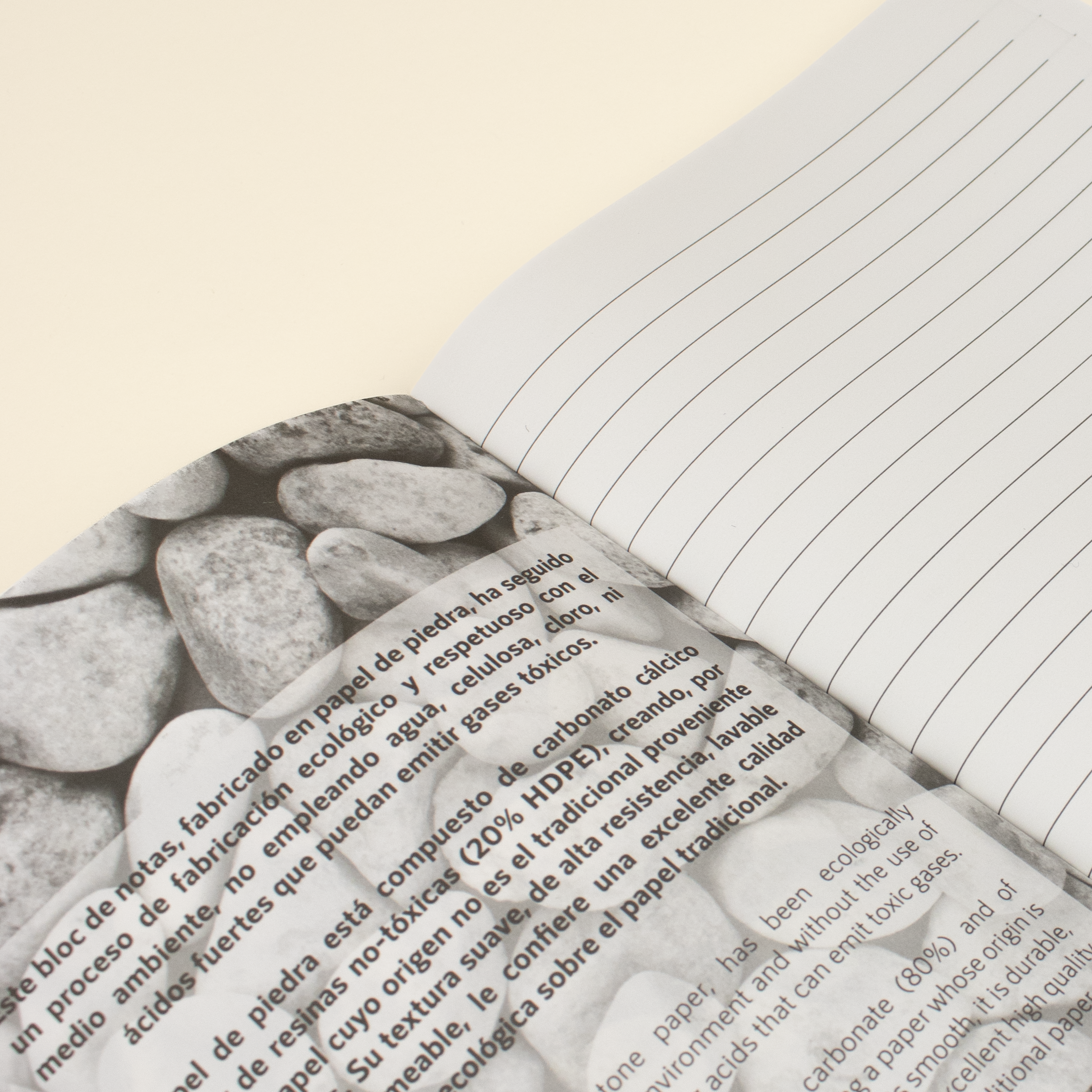Cuaderno papel de piedra abierto