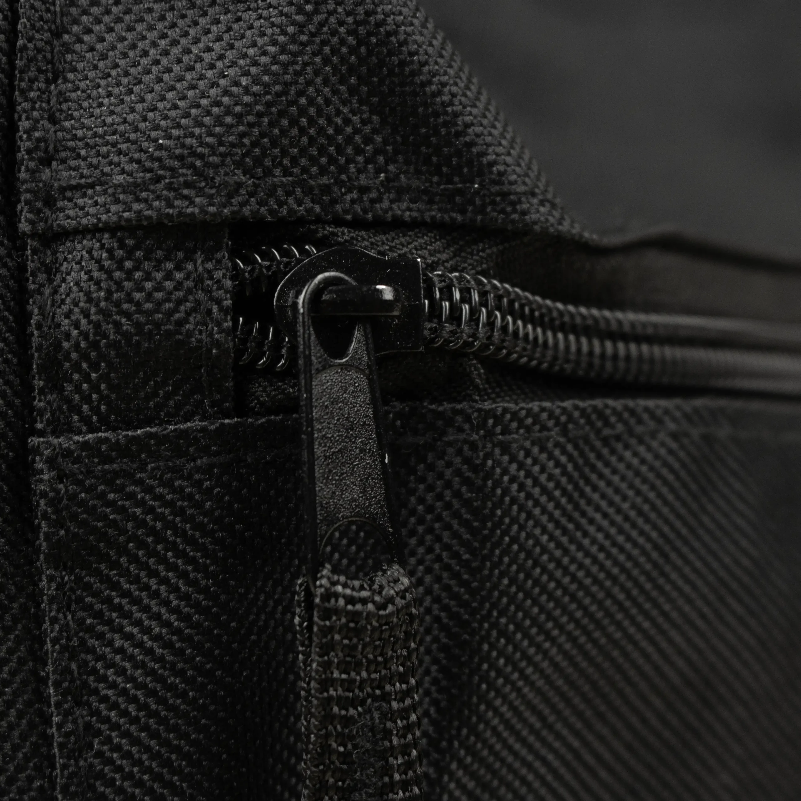 Mochila personalizada para niƱos CHIKIA Detalle Mochila personalizada para niƱos color negro detalle cremallera