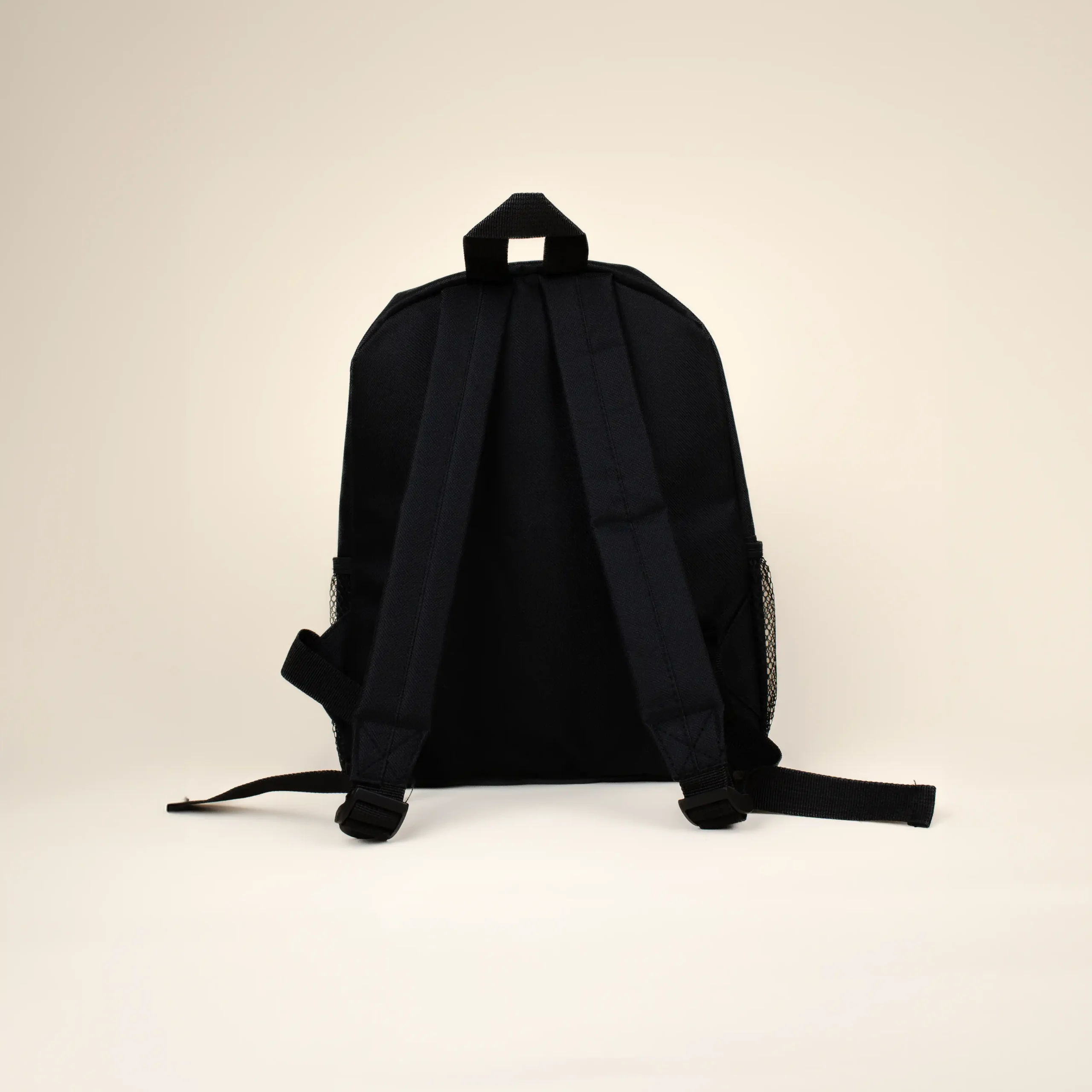 Mochila personalizada para niƱos CHIKIA DetraĢs Mochila personalizada para niƱos color negro fondo beige