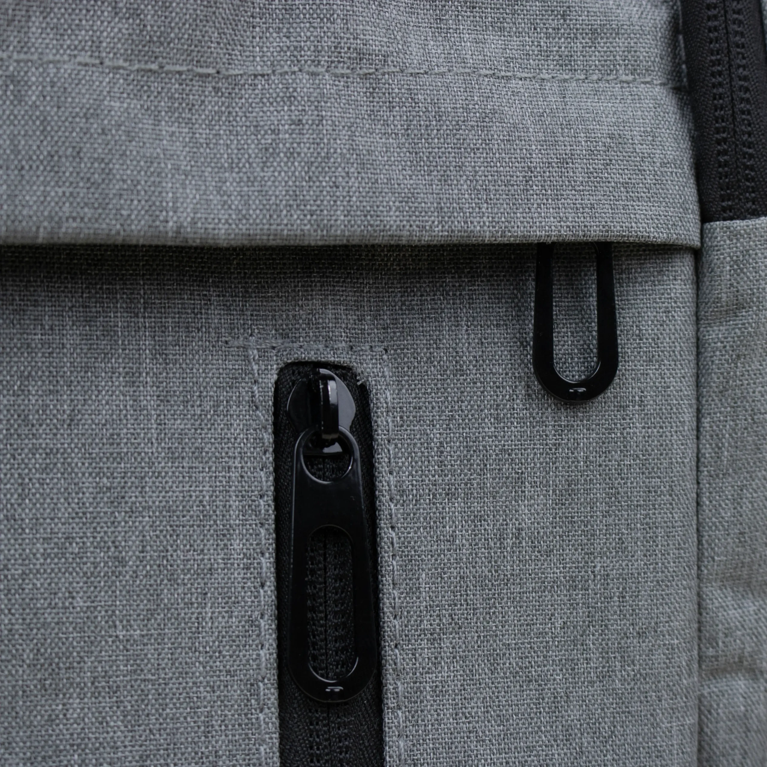 Mochila de empresa DUPPIA Gris Detalle Mochila de empresa personalizada gris detalle cremallera