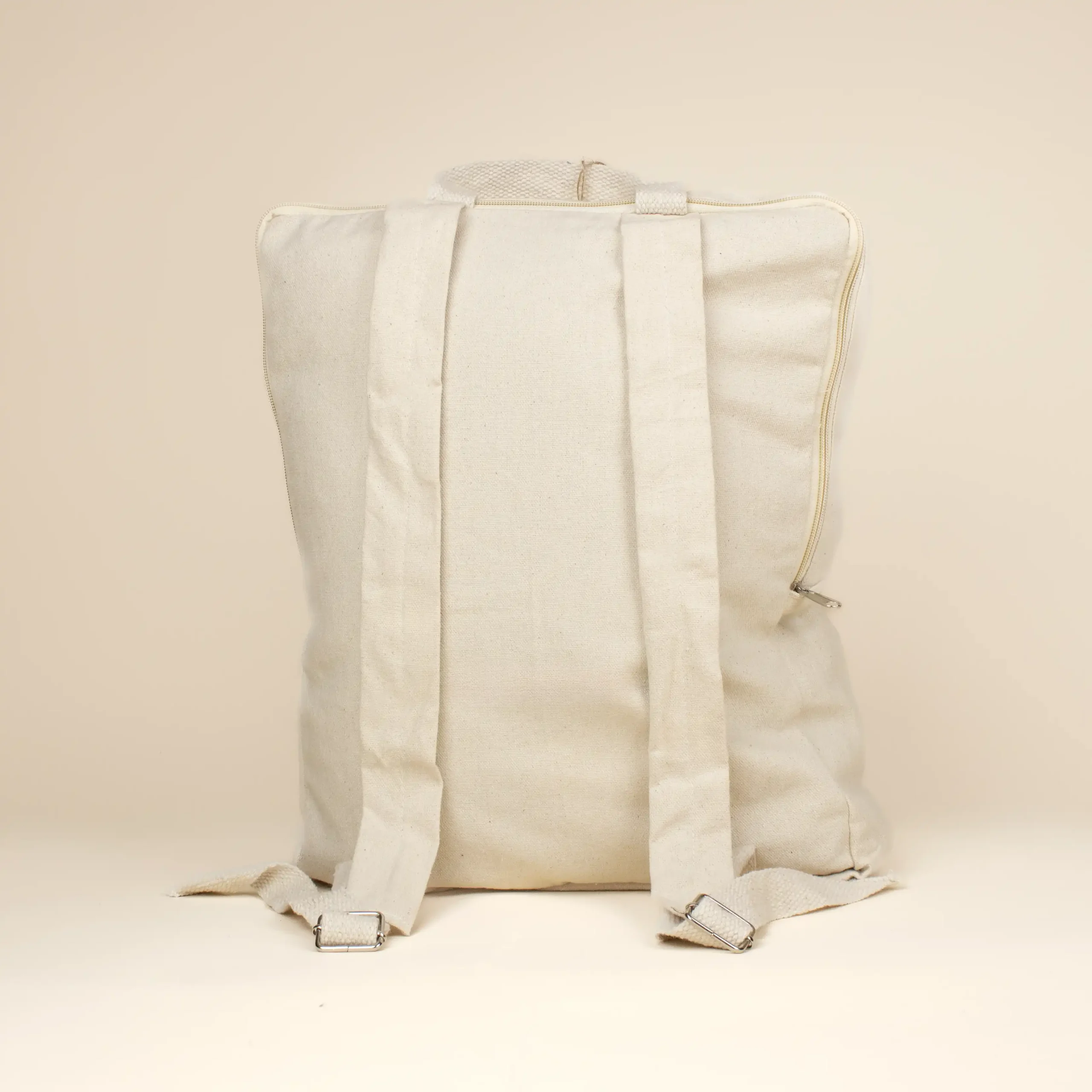 Mochila de algodón personalizada beige trasera fondo beige