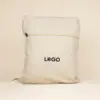 Mochila de algodón personalizada beige con logo negro fondo beige