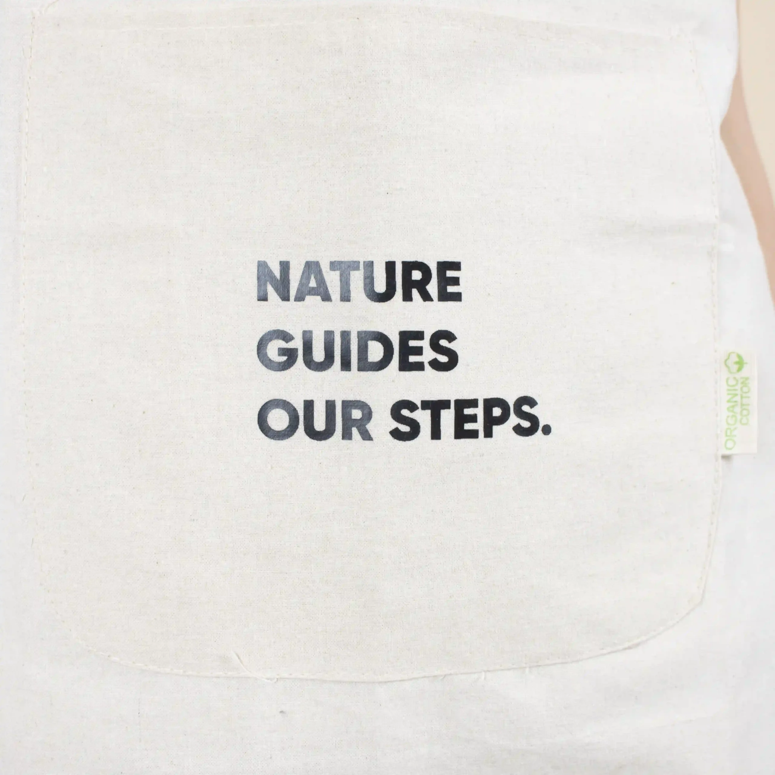 Delantal algodón personalizado color natural detalle texto negro