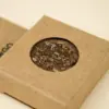 Bomba de semillas dentro de un packaging de cartón kraft personalizado