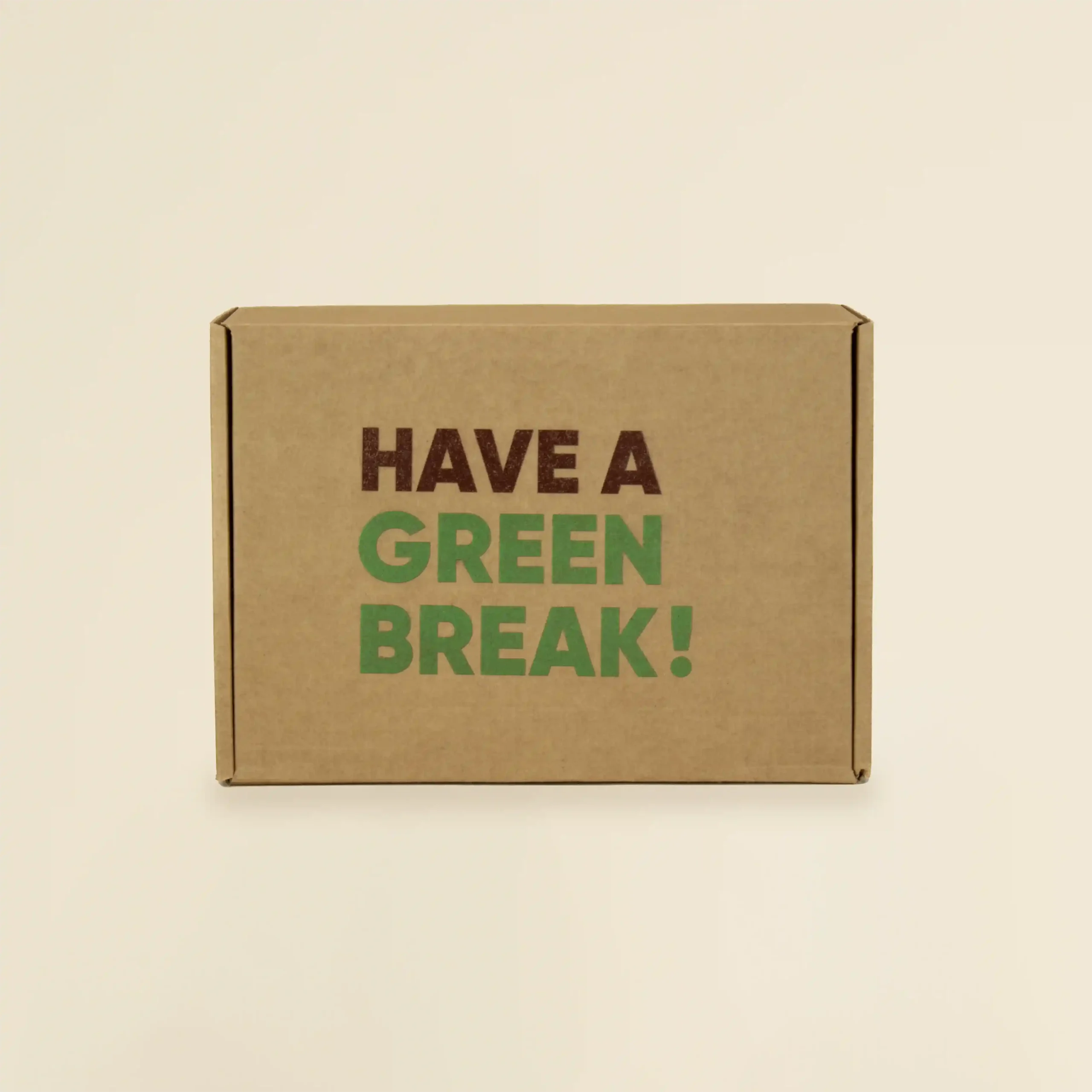 Caja de cartón cerrada personalizada con el texto 'have a green break'