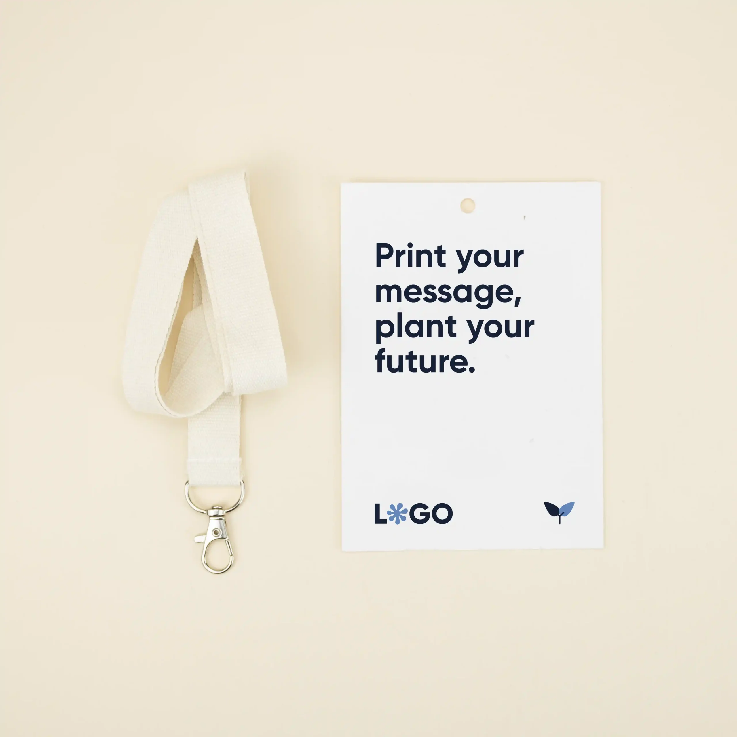 Acreditación personalizada con textos en azul y lanyard de algodón ecológico de color beige