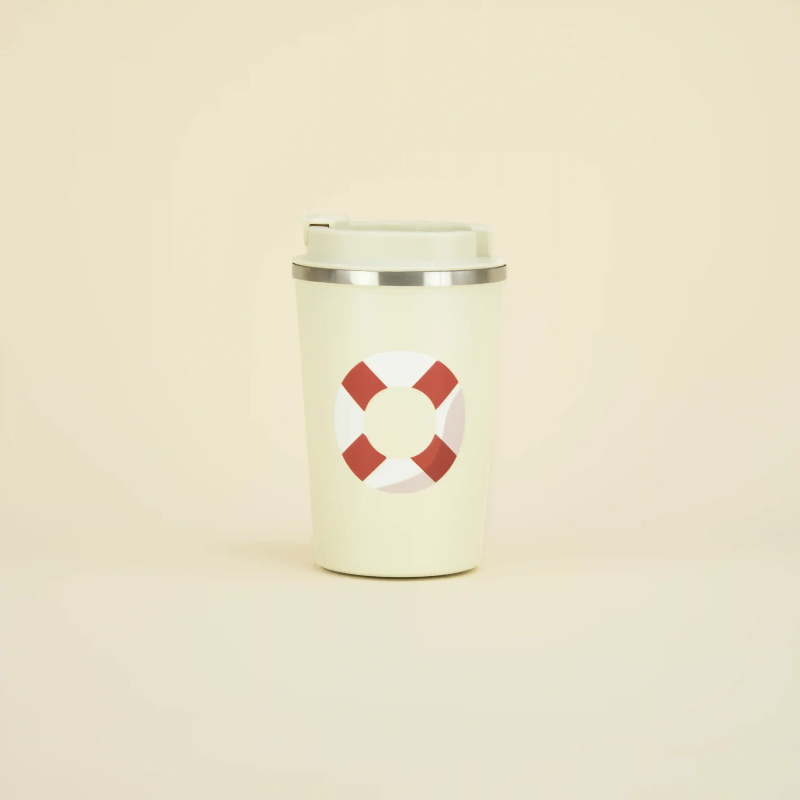 Taza take away beige personalizada con una ilustración de un flotador rojo y blanco