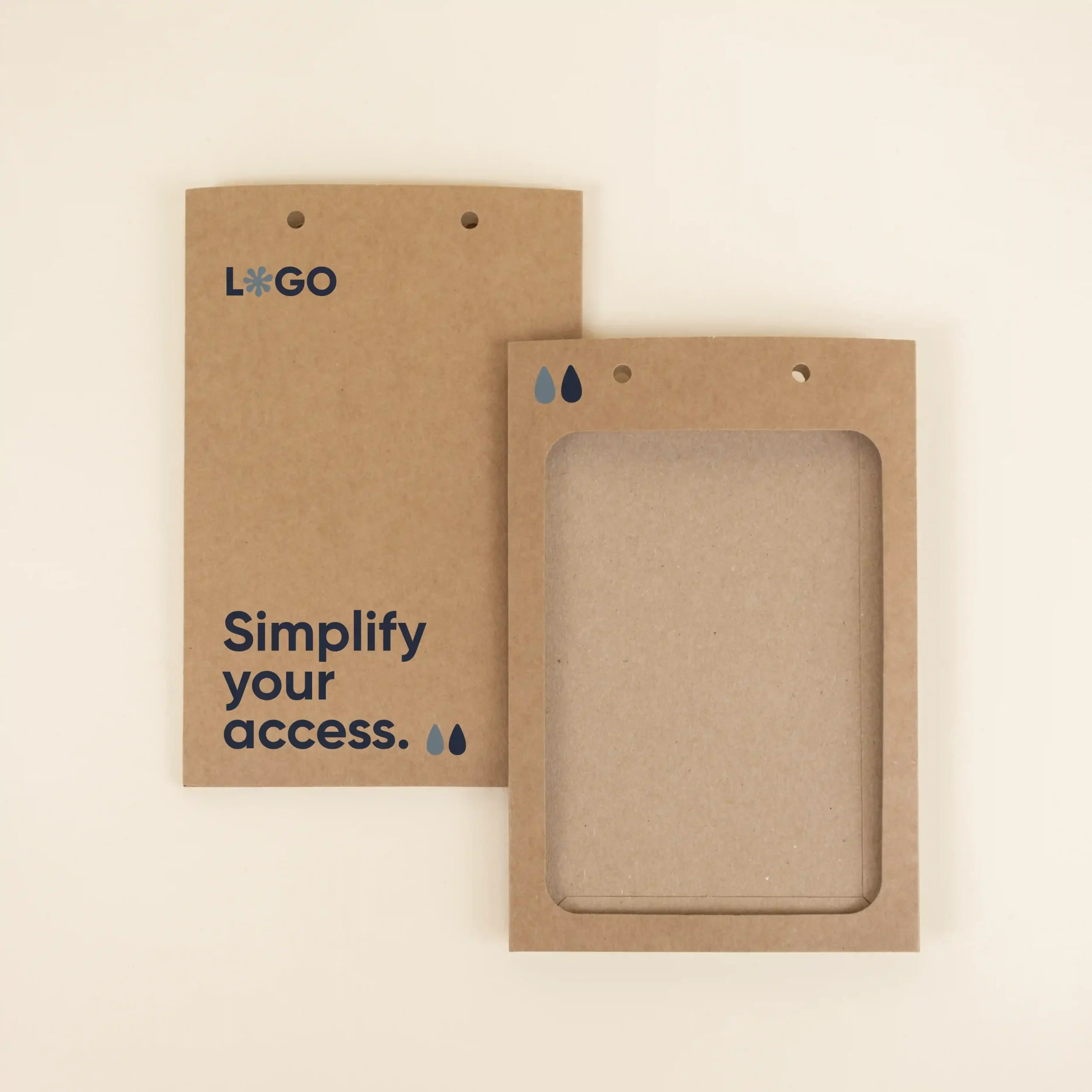 Dos fundas de acreditación de cartón kraft marrón personalizada, parte delantera y trasera