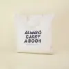 Bolsa de algodón beige personalizada con el texto 'Always carry a book. Sustainable coolture'