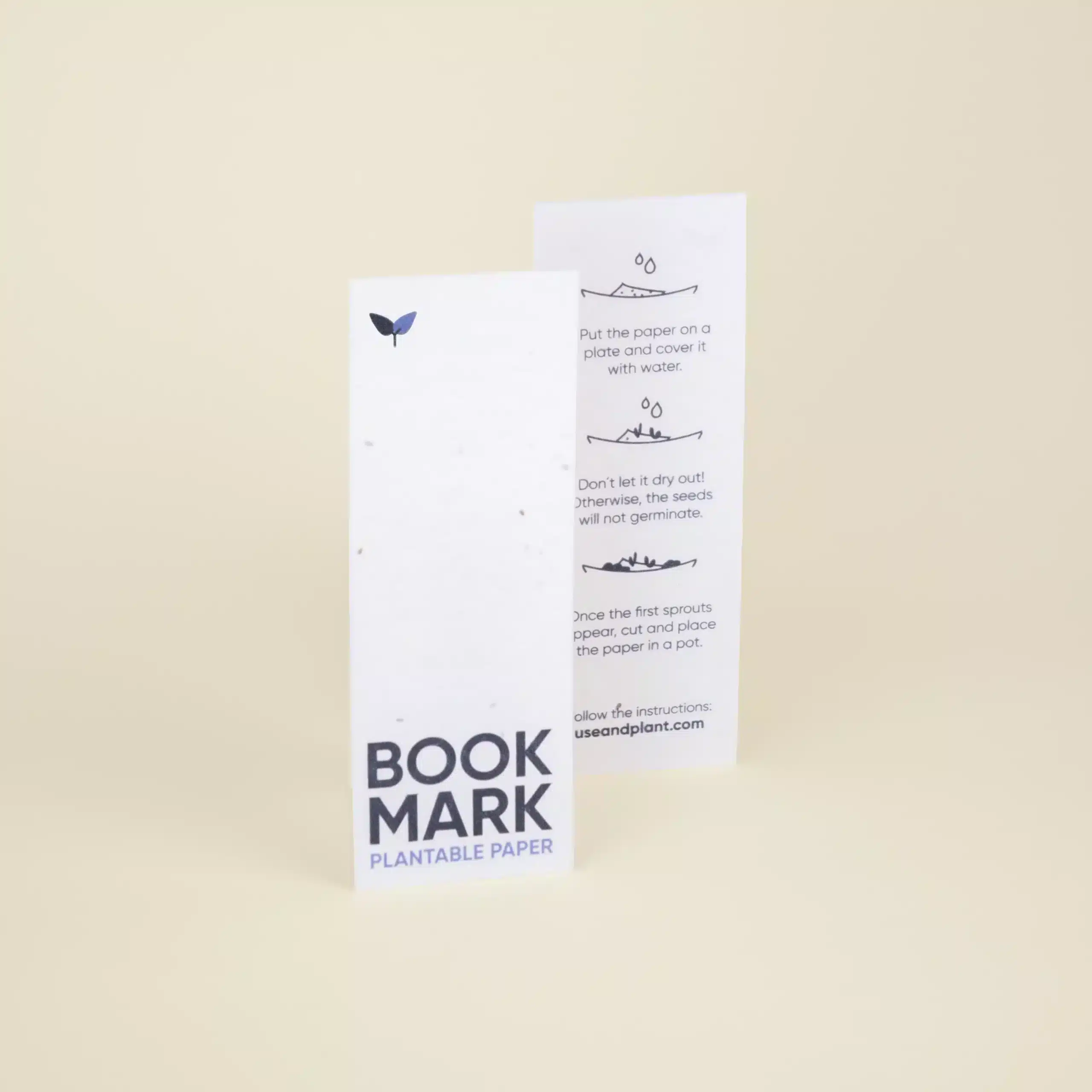 Cara delantera y trasera de un marcapáginas de papel plantable personalizado