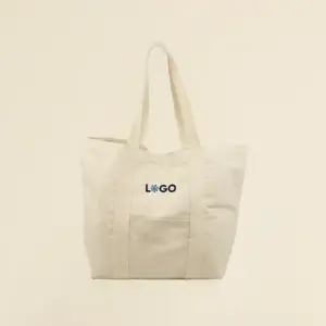 Tote bag de algodón con asas blancas sobre fondo beige