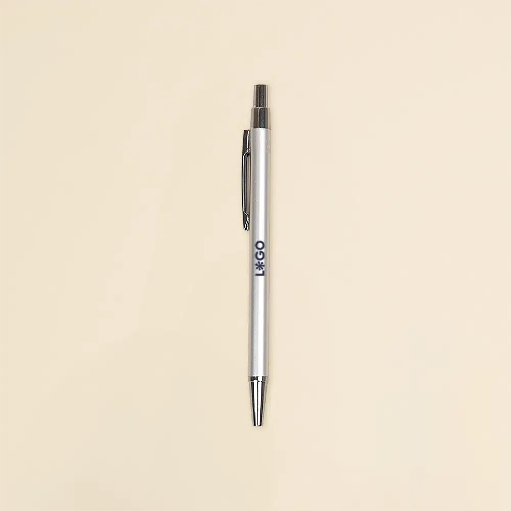 Bolígrafo de aluminio reciclado GANTE Bolígrafo plateado de aluminio reciclado personalizado con la palabra LOGO en azul oscuro
