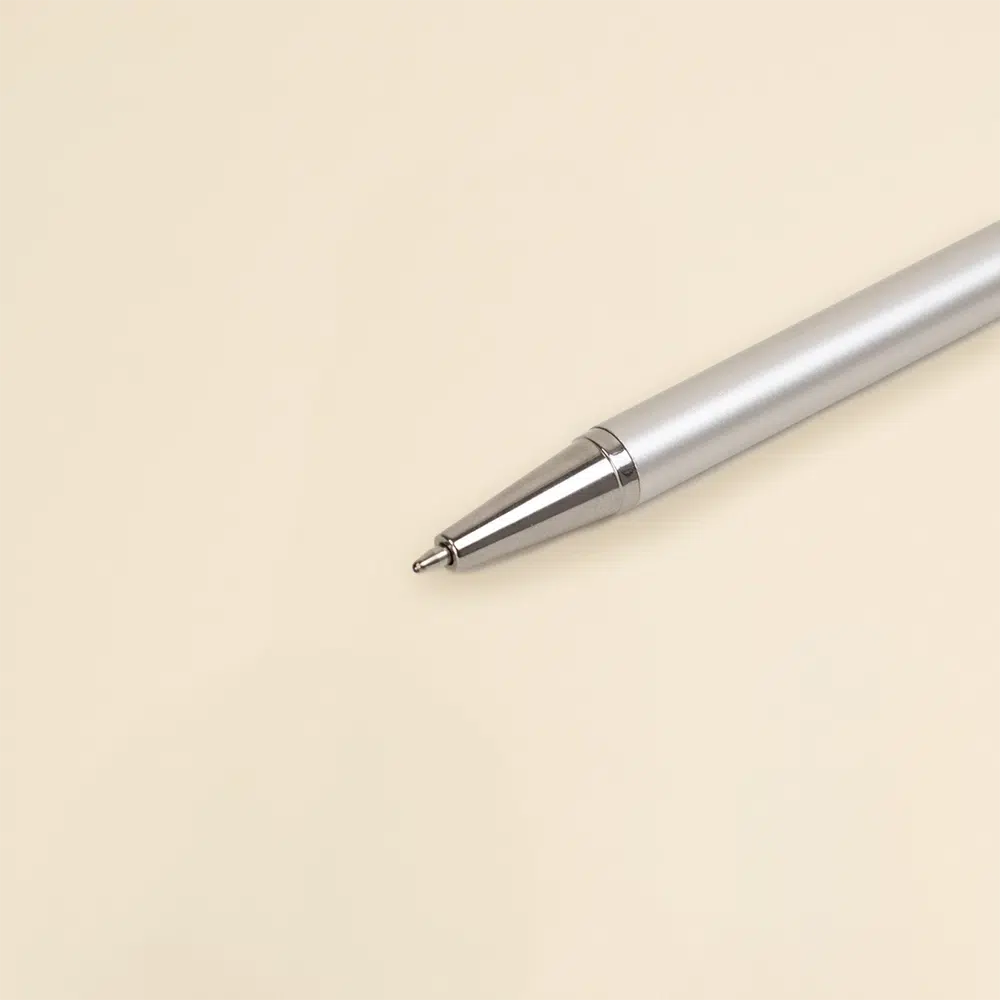 Bolígrafo de aluminio reciclado GANTE Punta de un bolígrafo plateado de aluminio reciclado