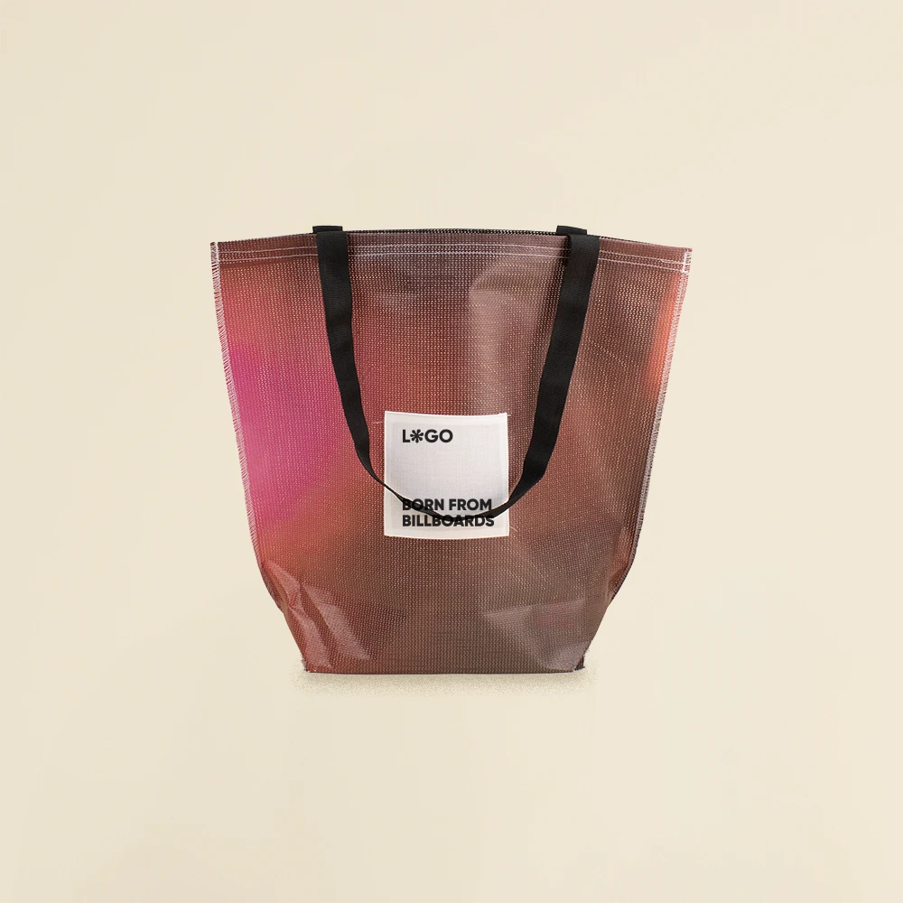 Tote bag de lona reciclada roja con asas negras