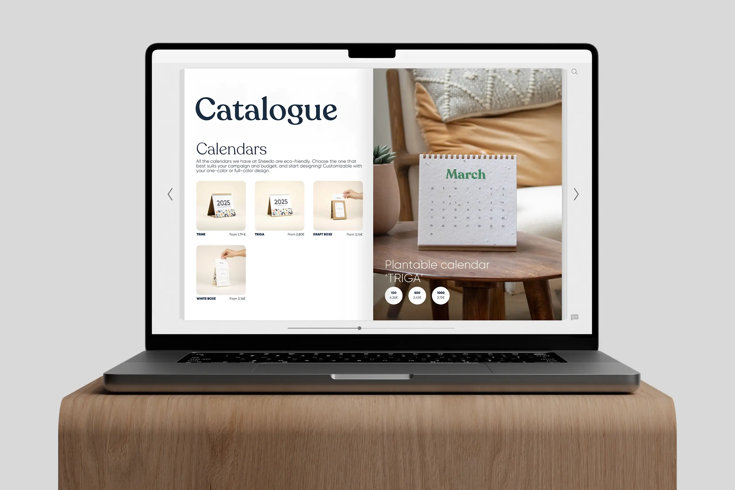 Pantalla de un MacBook mostrando un catálogo de productos de merchandising