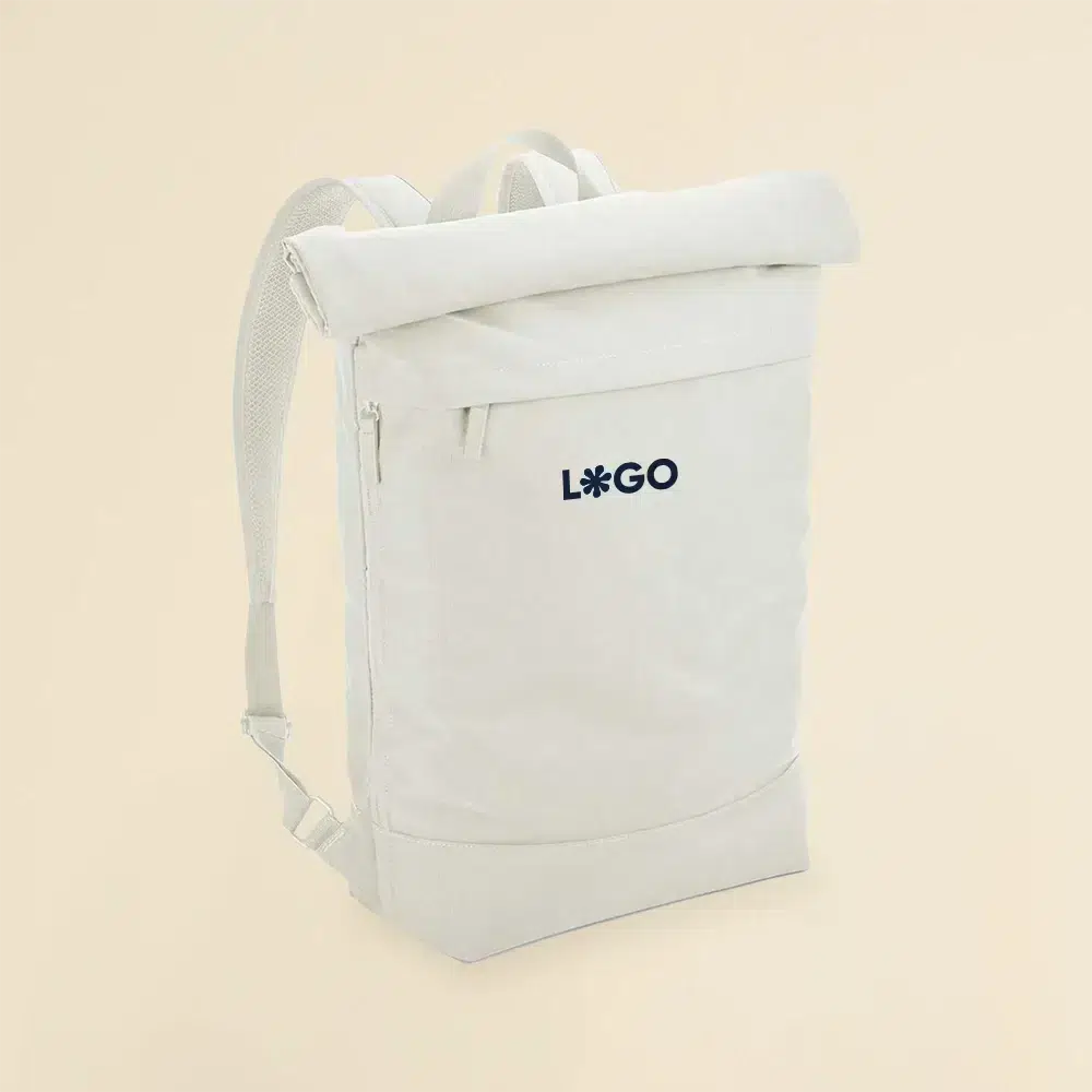 Mochila roll top personalizada blanca a un color sobre fondo beige