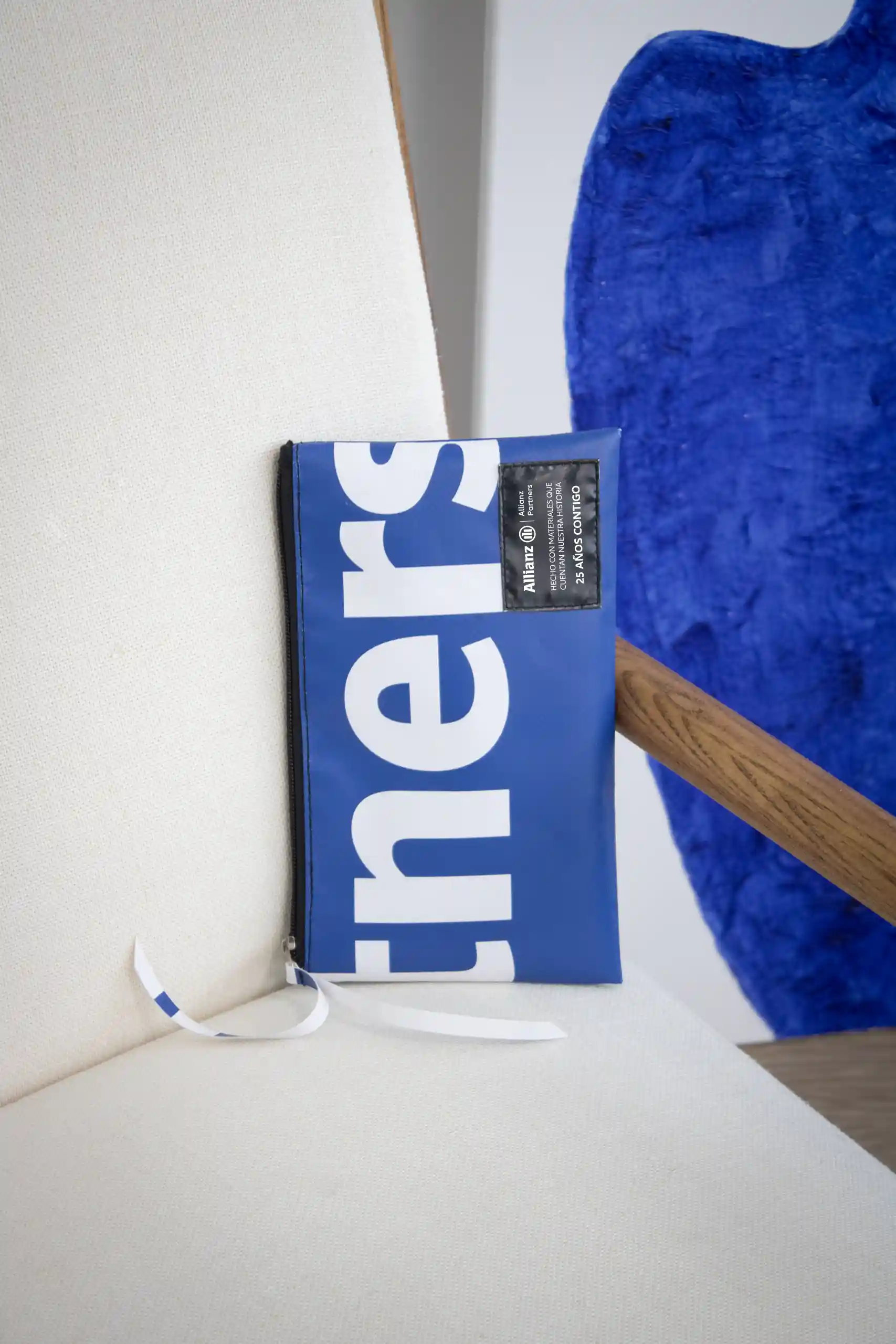 Neceser hecho con lona publicitaria