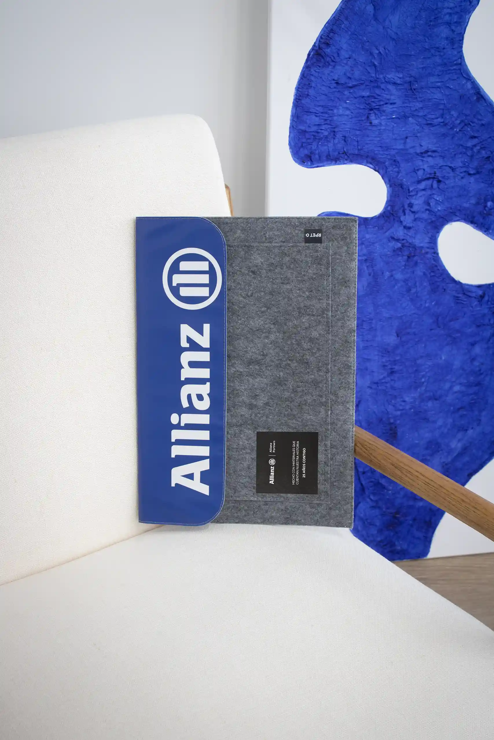 Funda de portátil hecha con lona reciclada