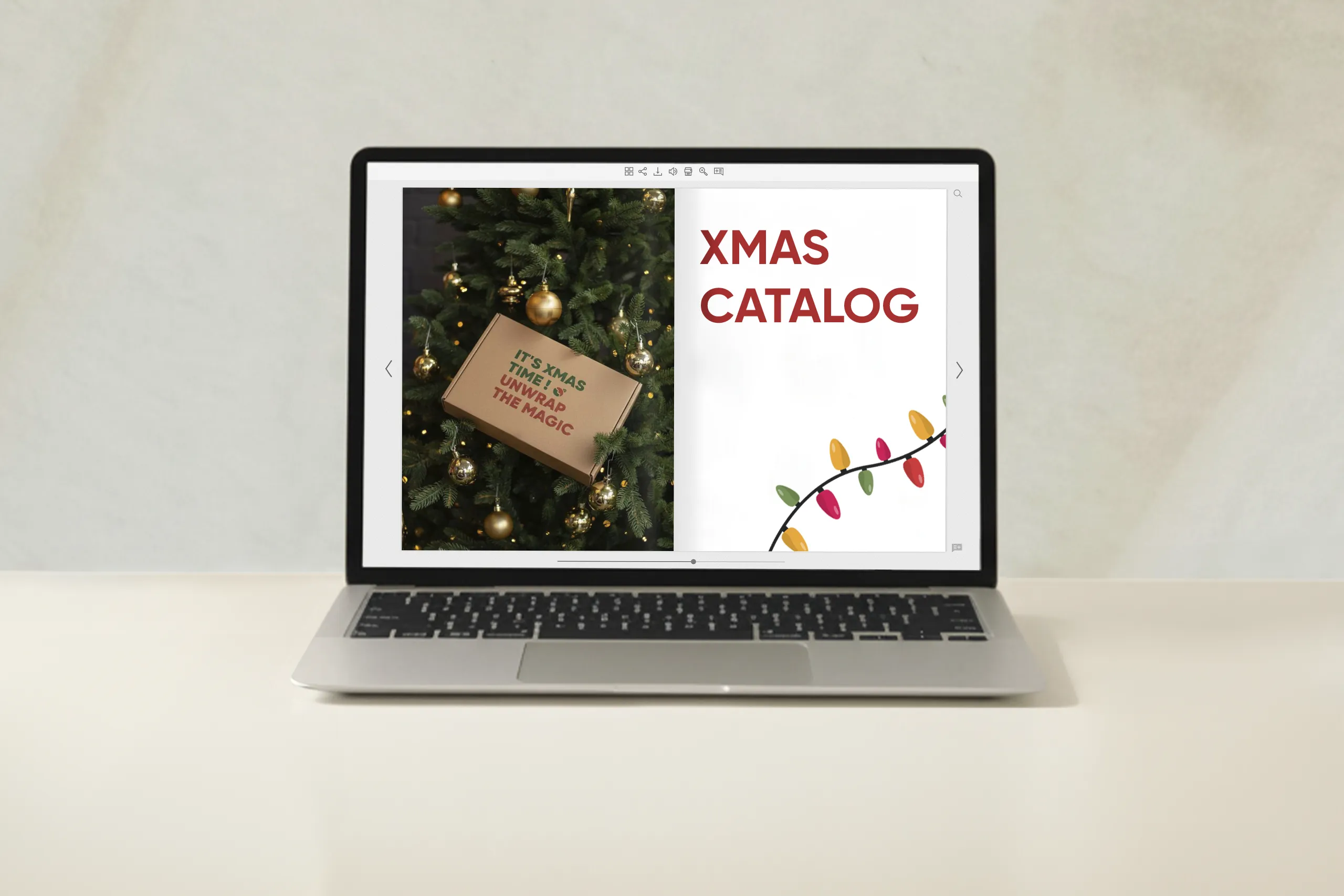 Ordenador portátil abierto mostrando un catálogo de regalos de empresa de Navidad