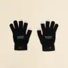 Guantes personalizados KLEAN sobre un fondo beige