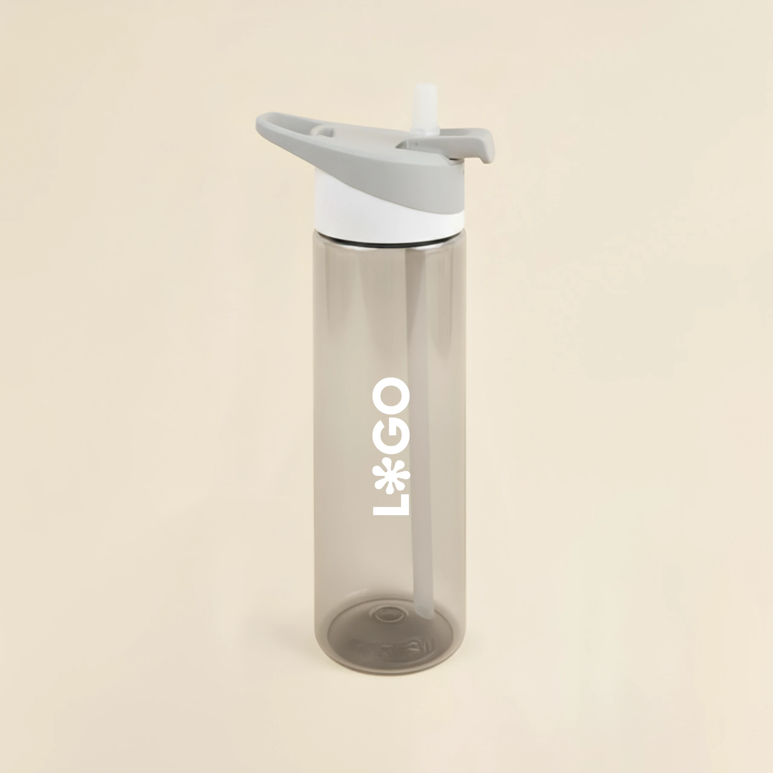 Botella de gimnasio gris en rpet personalizada sobre fondo beige