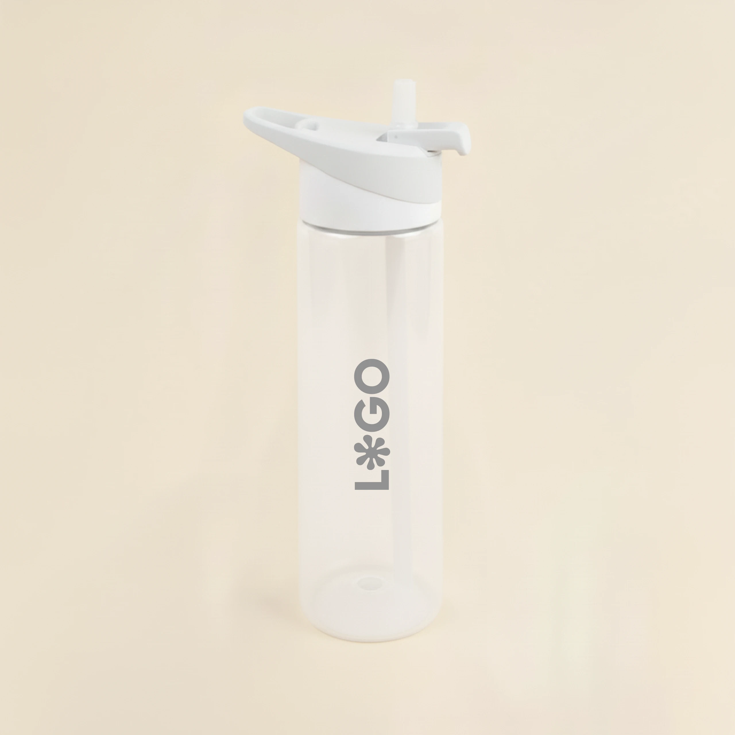 Botella de gimnasio blanca en rpet personalizada sobre fondo beige